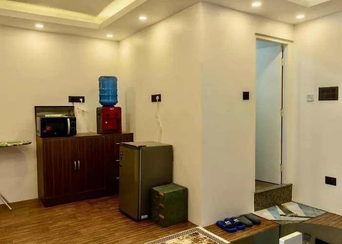 Homely 3*